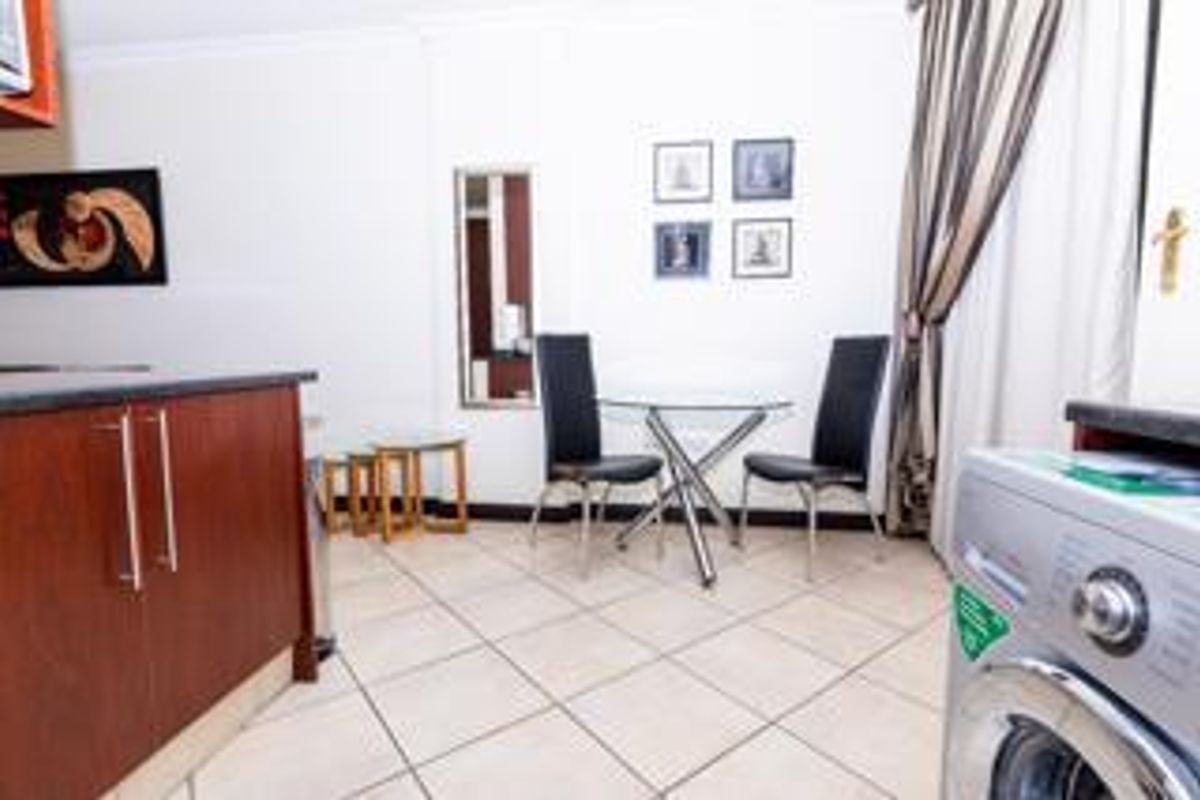 FURNISHED BACHELOR - Photo 3