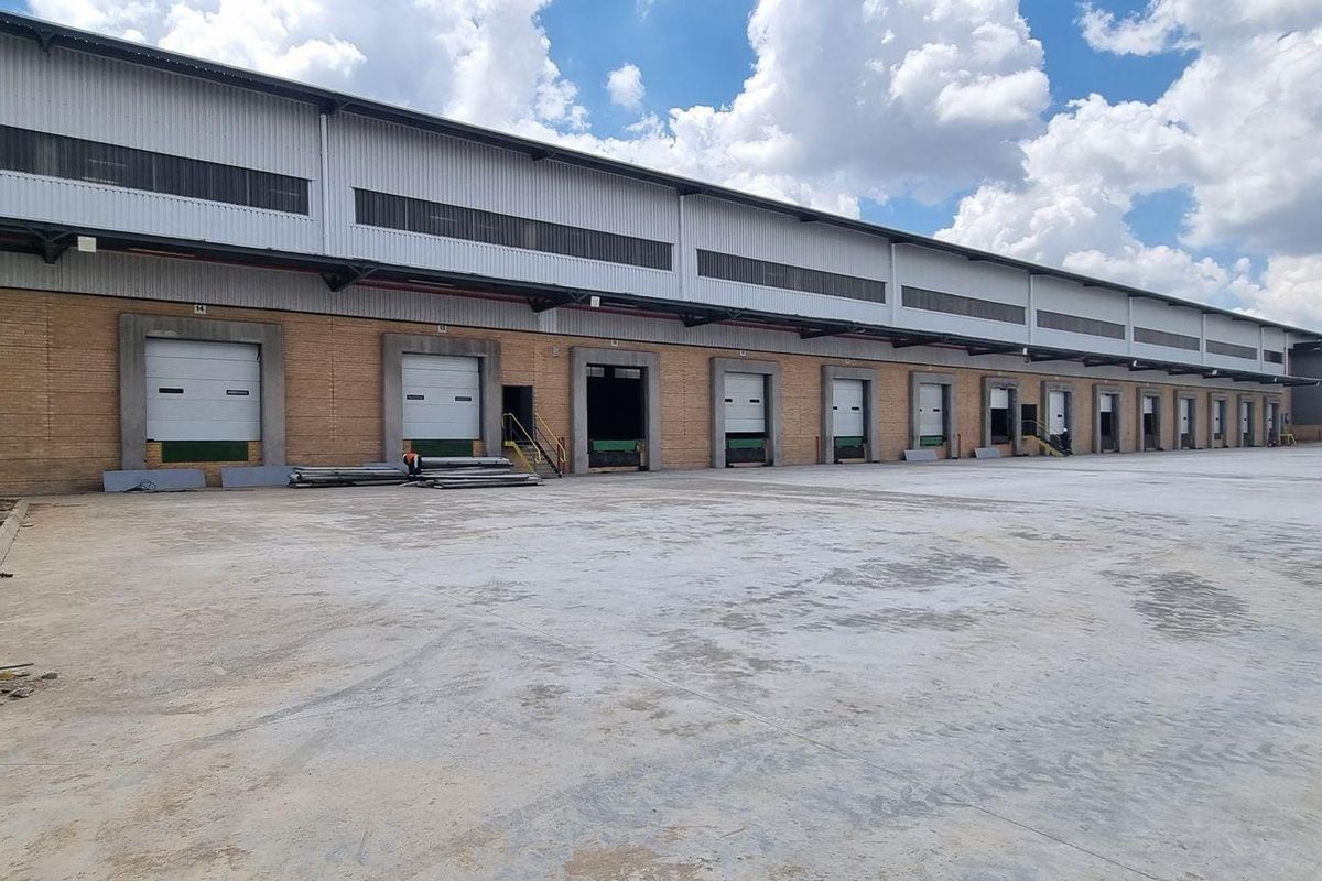 7 738m2 Midrand Warehouse To Let - Photo 4