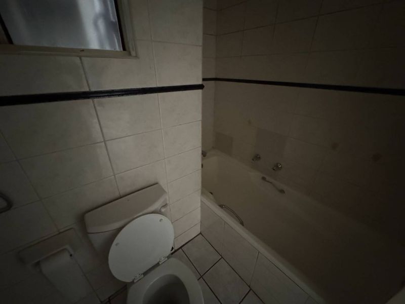 Two Bedroom Townhouse For Sale - Photo 7