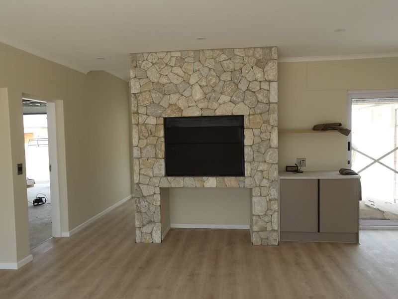 BRAND-NEW FAMILY HOME IN THE TRANQUIL ROSSMUND GOLF VILLAGE - Photo 6