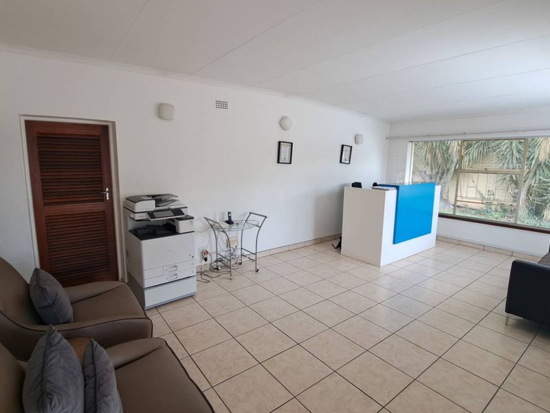 VERSATILE PROPERTY WITH OFFICE, RESIDENTIAL & INCOME POTENTIAL - Photo 4