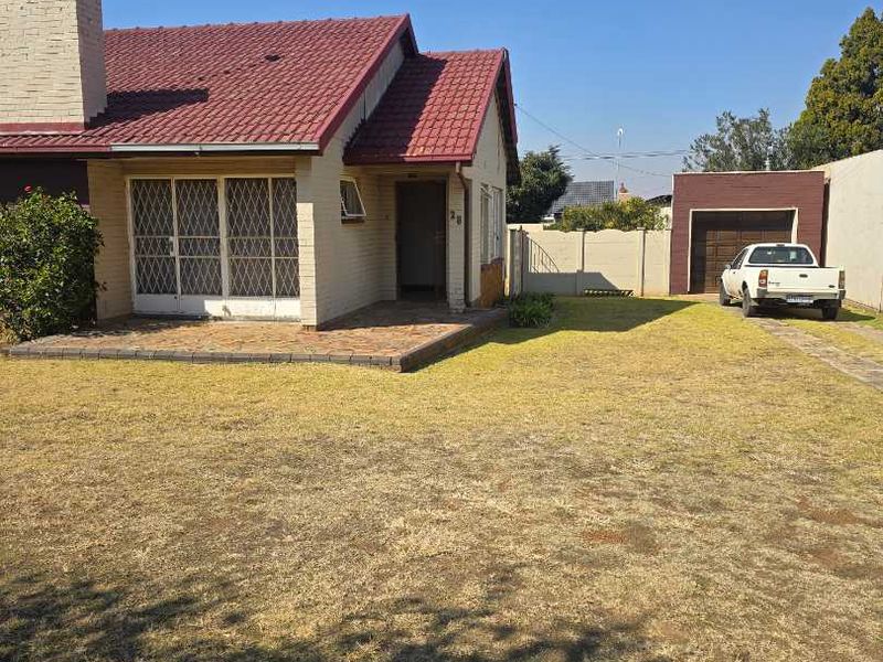 Beautiful family home and you can make her all yours! - Photo 2