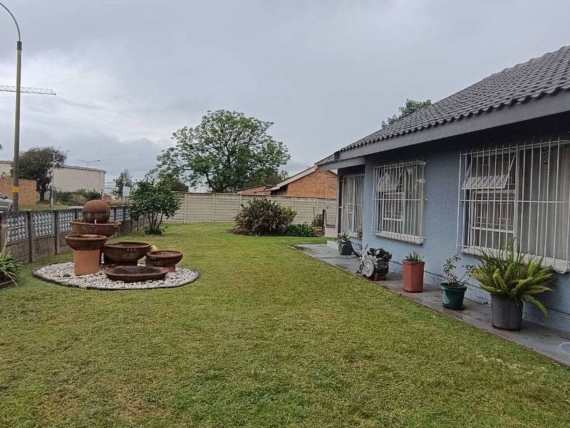 "Spacious 3-Bed Home with Income-Generating Flatlet!" - Photo 8