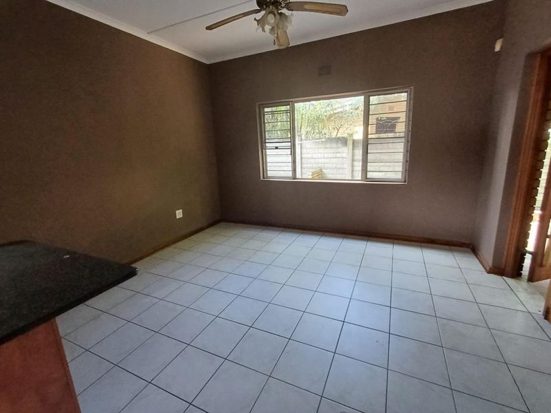 SPACIOUS HOUSE FOR SALE - Photo 3