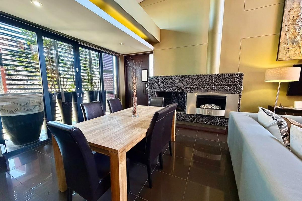 Sophisticated Modern 2‐Bedroom Penthouse in Melrose Arch - Photo 5