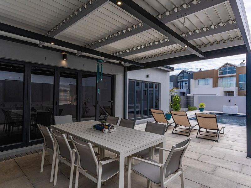 Stunning Architecturally Designed Family Home – A True Entertainer’s Dream in Sought after Sandown - Photo 8