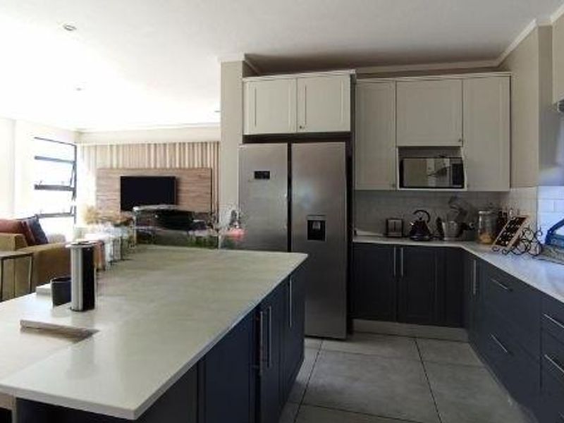 MIDSTREAM RIDGE - 4 BEDROOM HOUSE - Photo 8