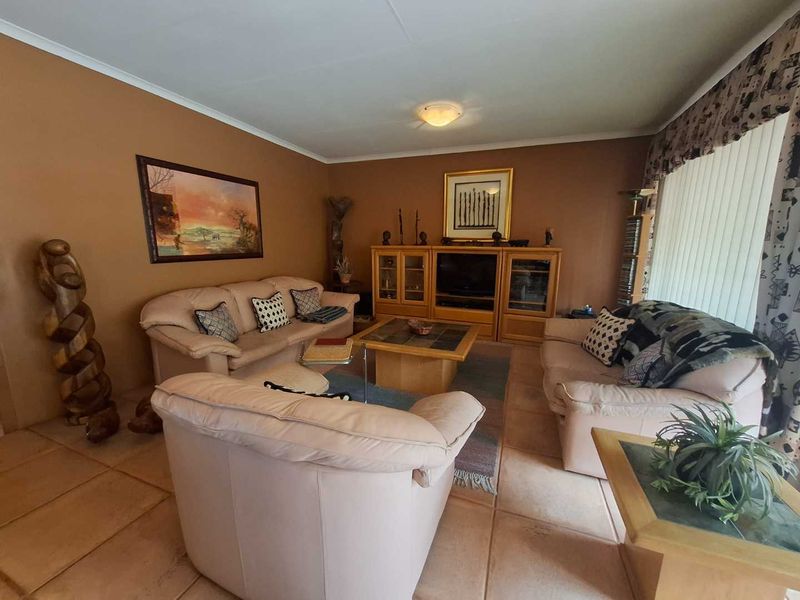 WELCOME HOME TO YOUR STYLISH FAMILY HOME IN SECURE AREA - Photo 4