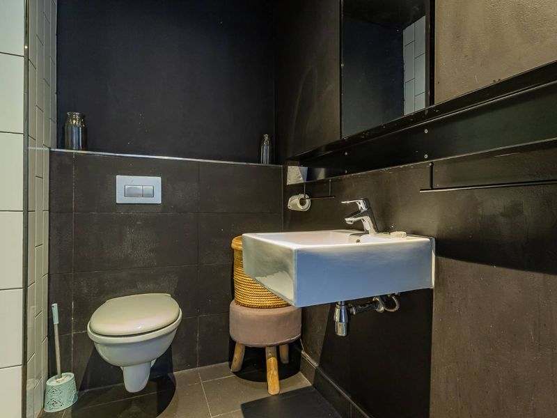 Stylish Airbnb-Ready Studio  (4) - Photo 10