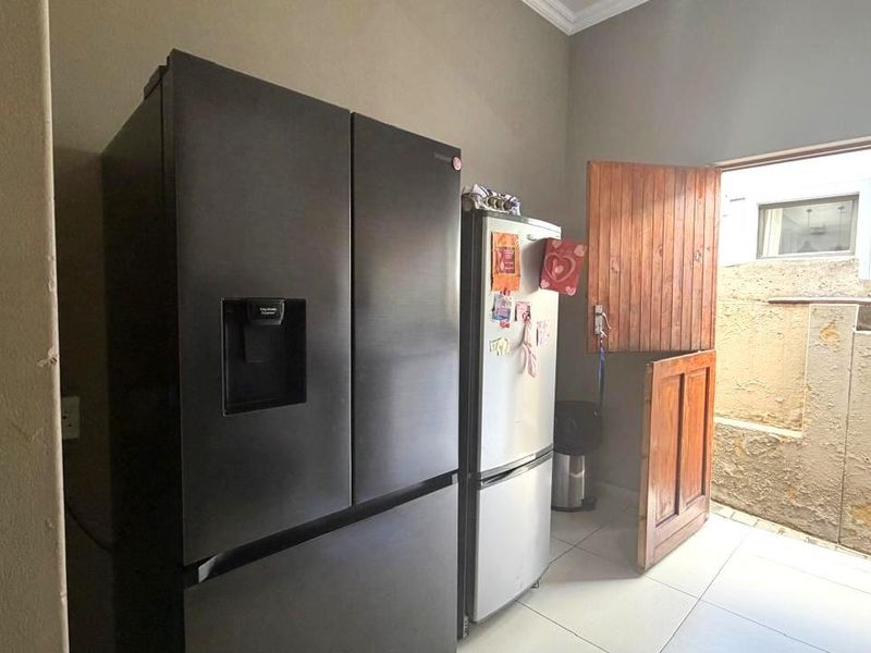 Spacious, Stylish & Designed for Living – Your Dream Home Awaits - Photo 10