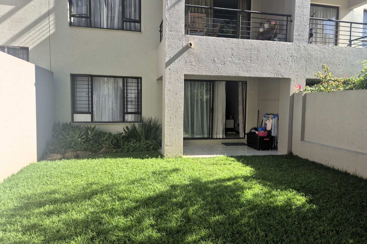 Charming 1 Bedroom Garden Apartment in Secure Complex - Photo 2