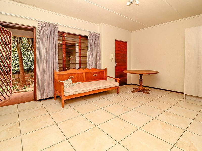 Secure Lock-Up and Go Garden Apartment! - Photo 5