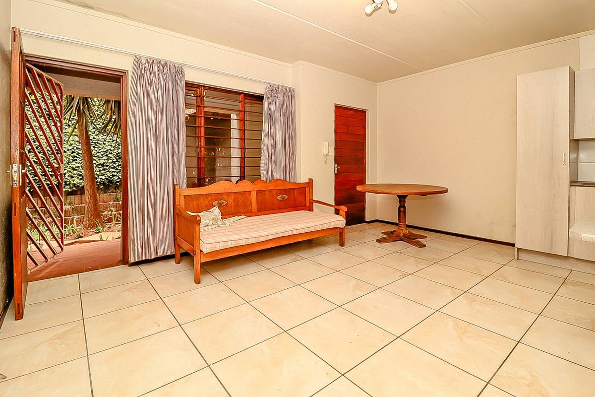 Secure Lock-Up and Go Garden Apartment! - Photo 5