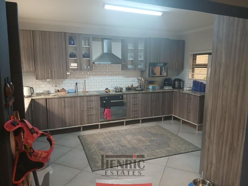 3 Bedrooms, 3 bathrooms, 2 Garages - Oceanview - Photo 10