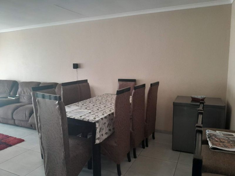 3 Bedroom Apartment for sale in New Redruth - Photo 3