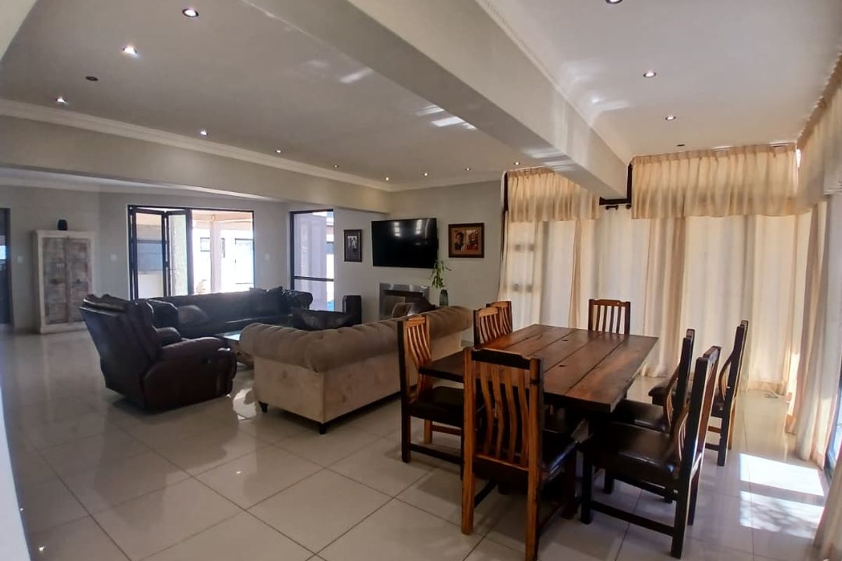 4-Bed Family Home - close to Private School - Photo 5