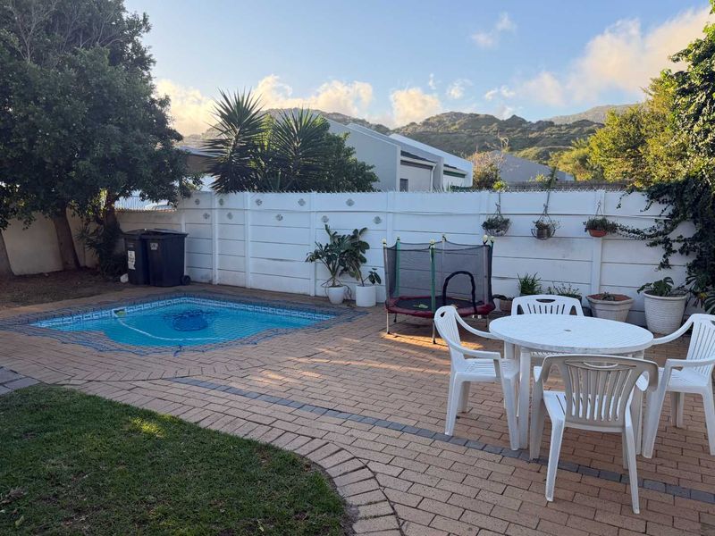2 BEDROOM UNFURNISHED FAMILY HOME - Photo 2