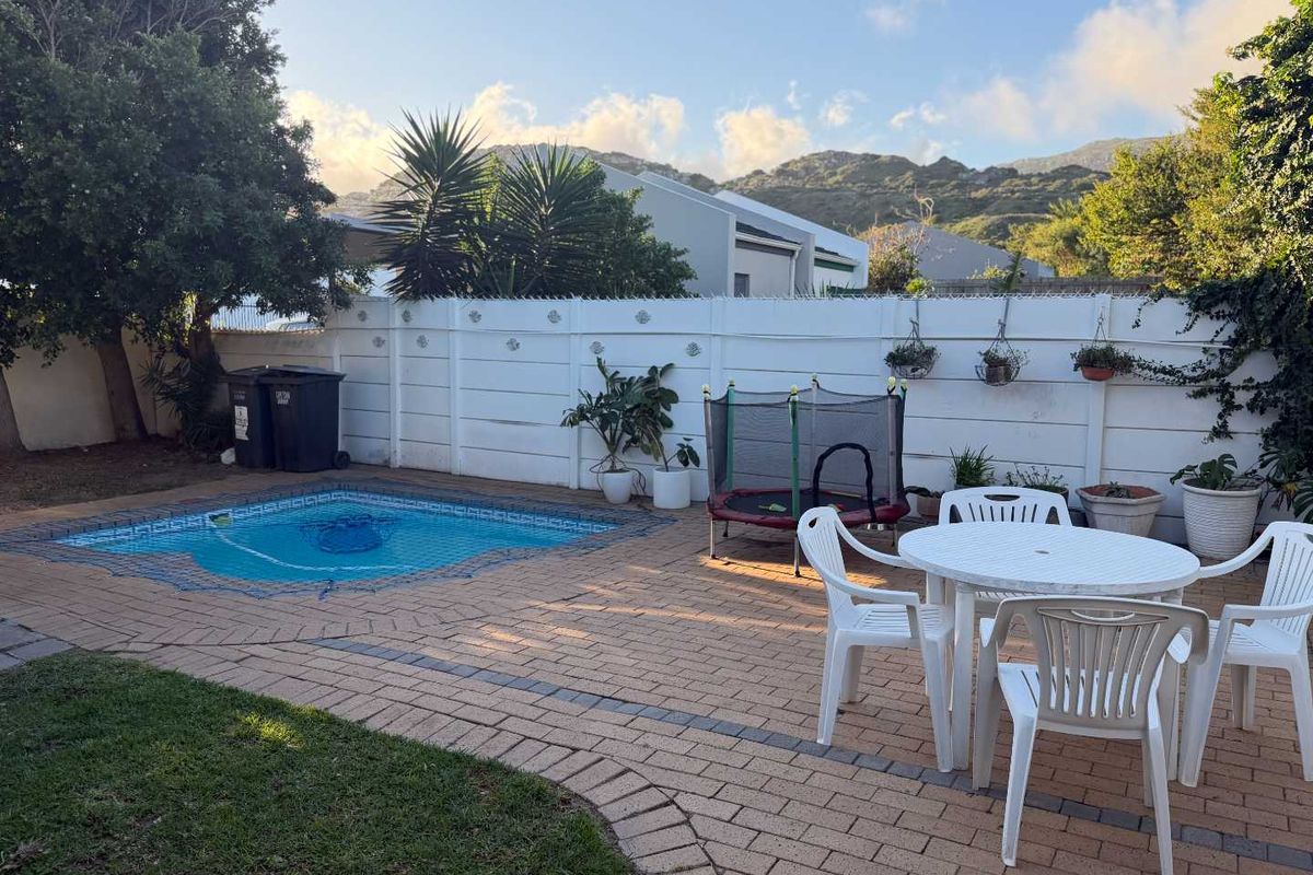 2 BEDROOM UNFURNISHED FAMILY HOME - Photo 2