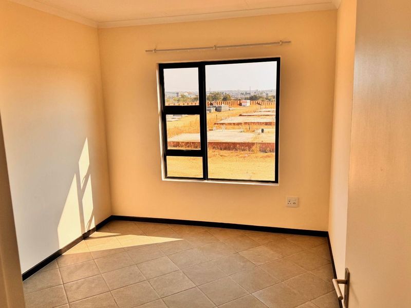 Stylish 2-Bedroom Apartment in a Secure Complex - Photo 6