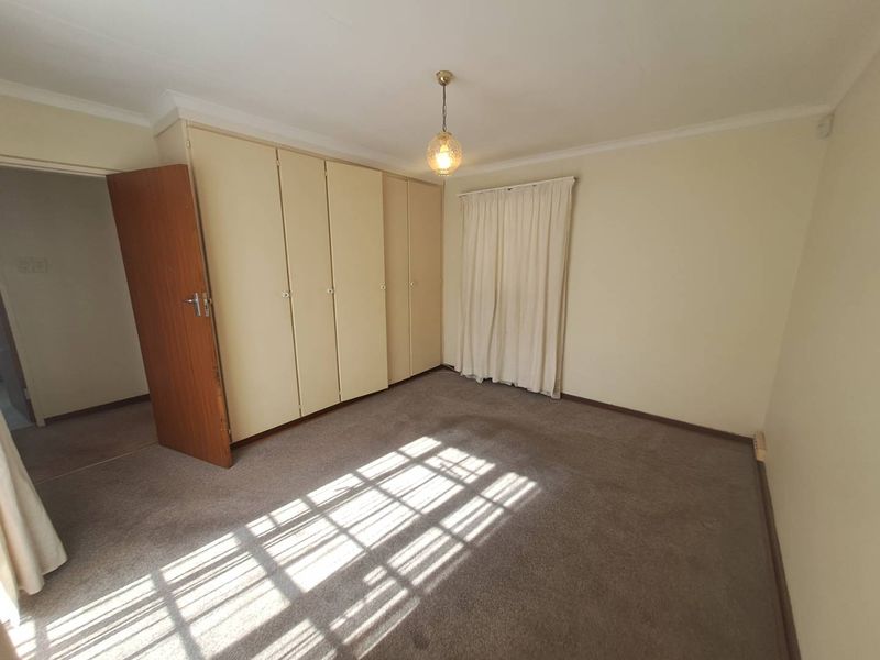 Comfortable 2 bedroom Town House - Photo 6