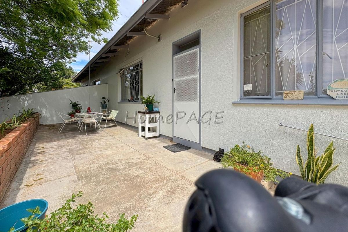 Otjiwarongo:  Property with 3 x Flats is for sale - Photo 4