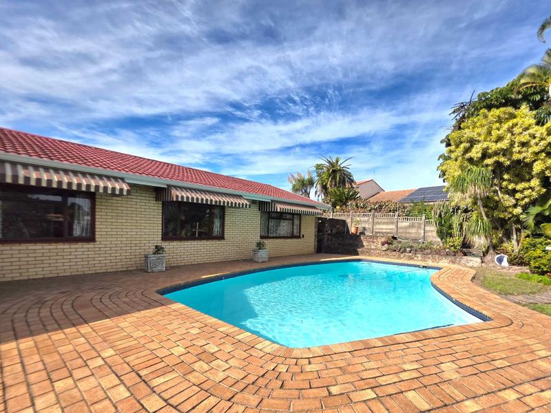 Entertain in Style in Northdene – Spacious 6 Bedroom Family Home with Pool & Solar and  converted flatlet. - Photo 7