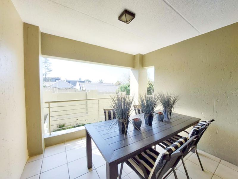 Fully Furnished 2-Bed Executive Apartment in Secure Bryanston Complex - Photo 6