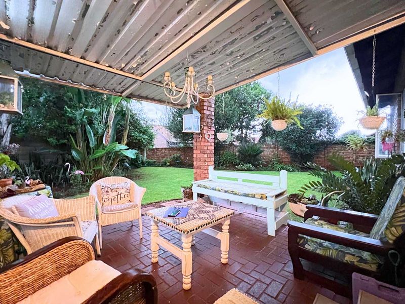 Modern 3-Bedroom Townhouse in the Heart of Doornpoort - Photo 5