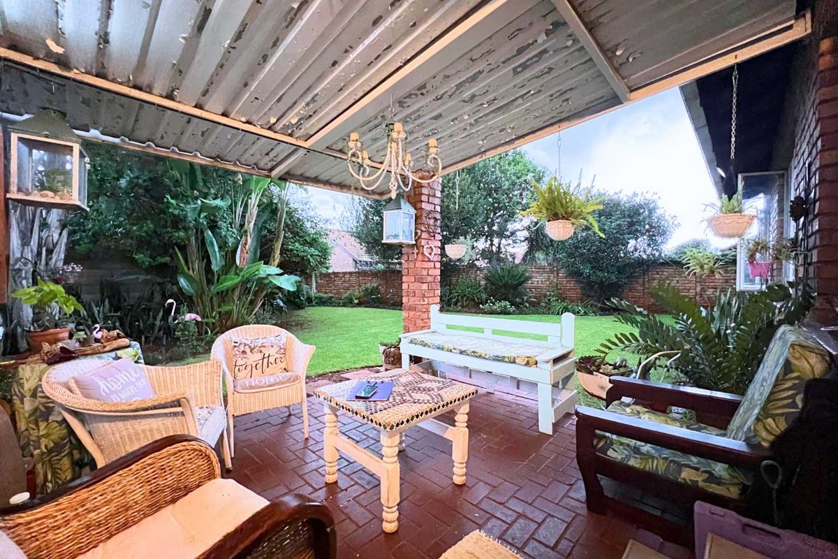 Modern 3-Bedroom Townhouse in the Heart of Doornpoort - Photo 5