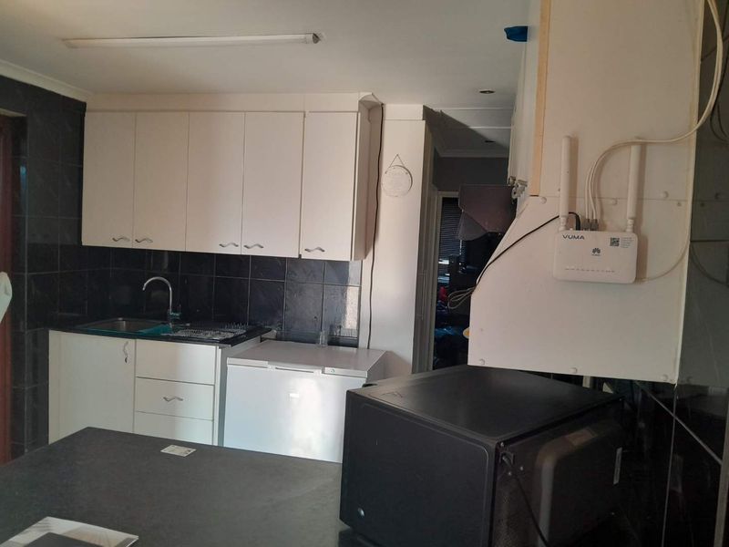 Beautiful face-brick 3-bedroom Home - Photo 7