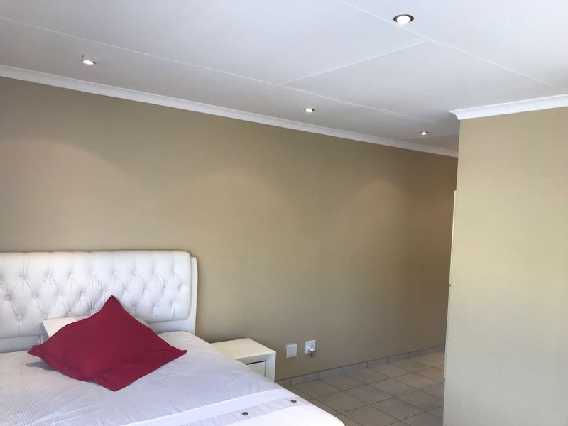 Lock-up-and-go Townhouse in Klein Windhoek FOR RENT - Photo 8