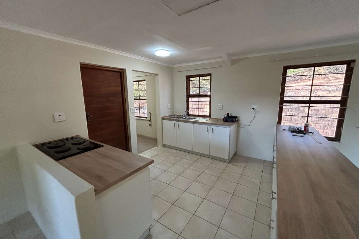 Spacious 2 Bedroom Cottage with Garage & Private Garden - Photo 5