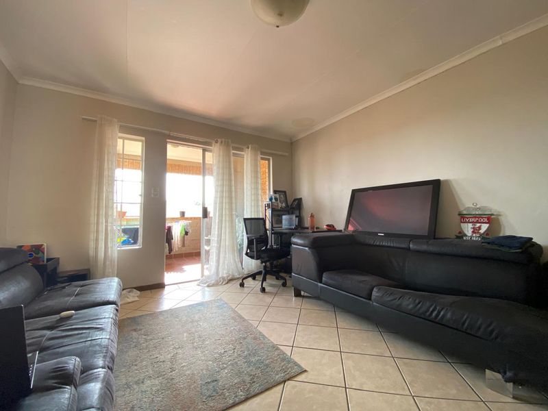 Spacious 3-bedroom apartment situated in Carlswald Manor the heart of Midrand. - Photo 8