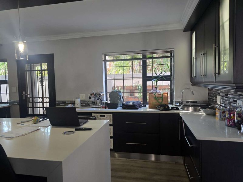 LUXURY 5-BEDROOM HOME FOR RENT - ULTIMATE COMFORT AND STYLE! - Photo 8