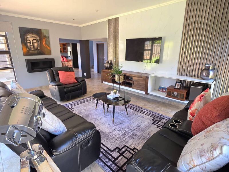 4 Bedroom 3.5 Bathroom Double Storey Family Home in Leloko - Photo 5