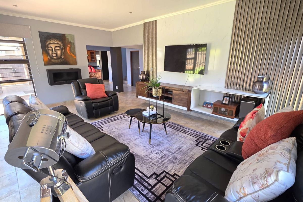 4 Bedroom 3.5 Bathroom Double Storey Family Home in Leloko - Photo 5