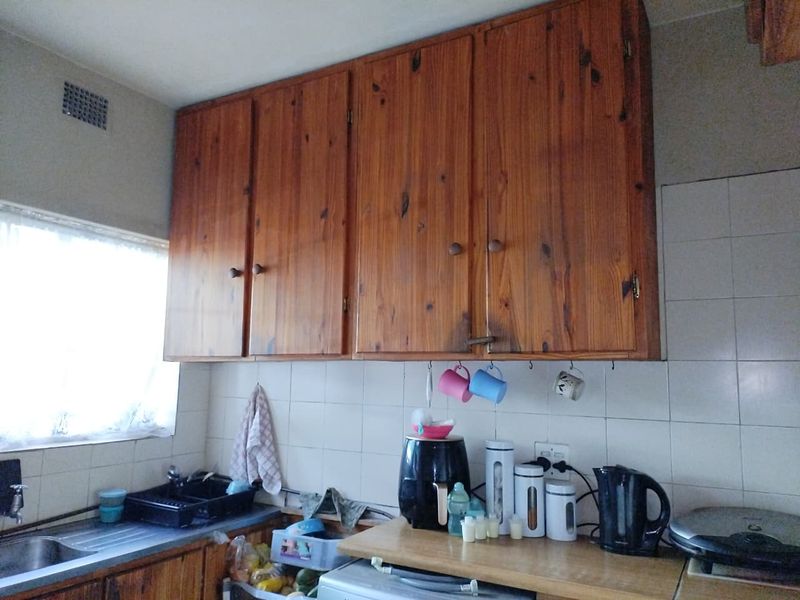 This lovely unit is up for grabs! Perfect for first time home buyers or start up family - Photo 4