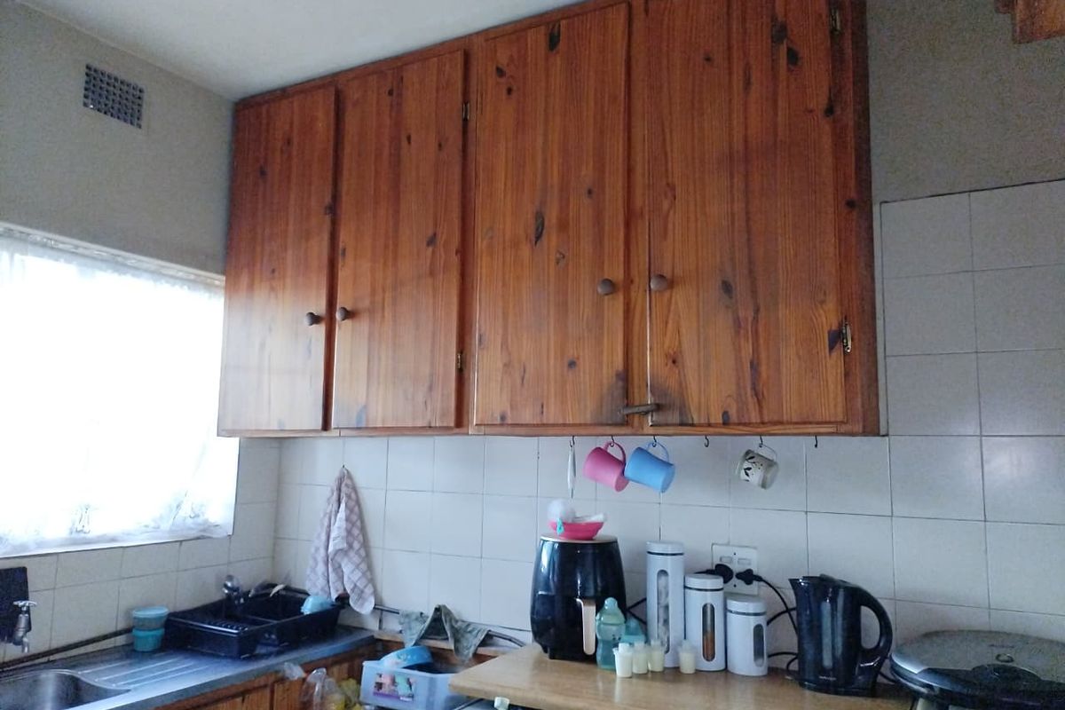 This lovely unit is up for grabs! Perfect for first time home buyers or start up family - Photo 4