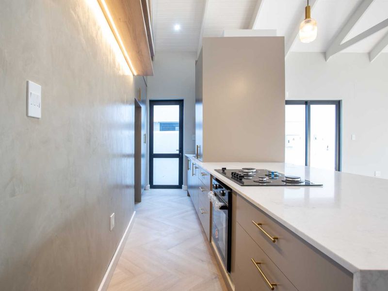 Beautiful and Newly Built Three Bedroom Home at Paarl Valleij Lifestyle Estate & Farm - Photo 3