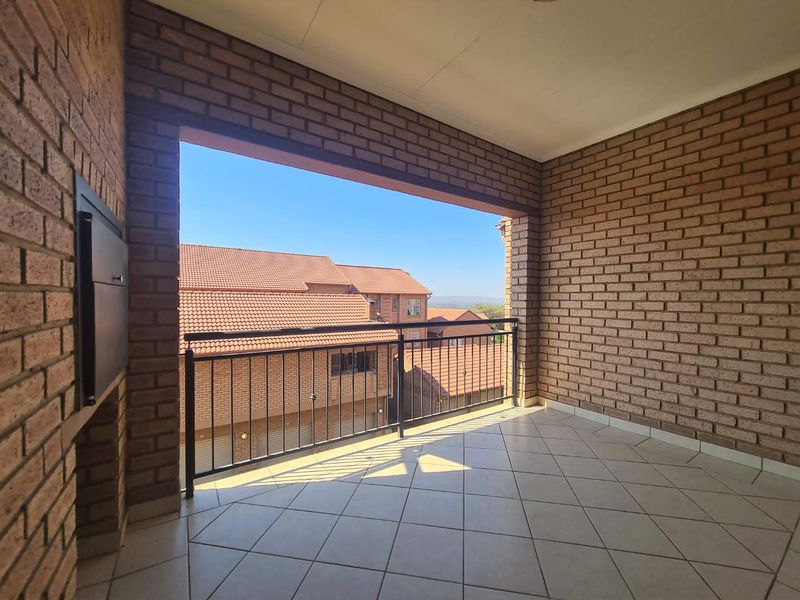 Loadshedding free area - A perfect lock up and go! - Photo 7