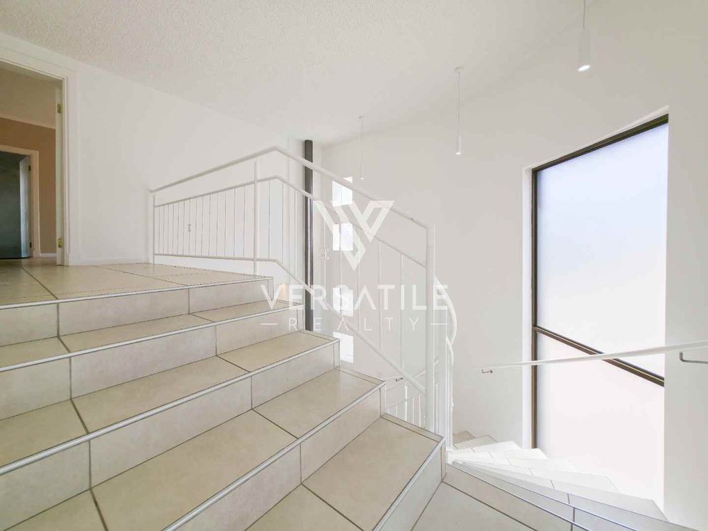 Staircase to first floor 19