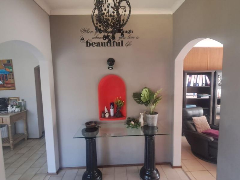 Large 5-Bedroom Home in Wingate Park Area. - Photo 2