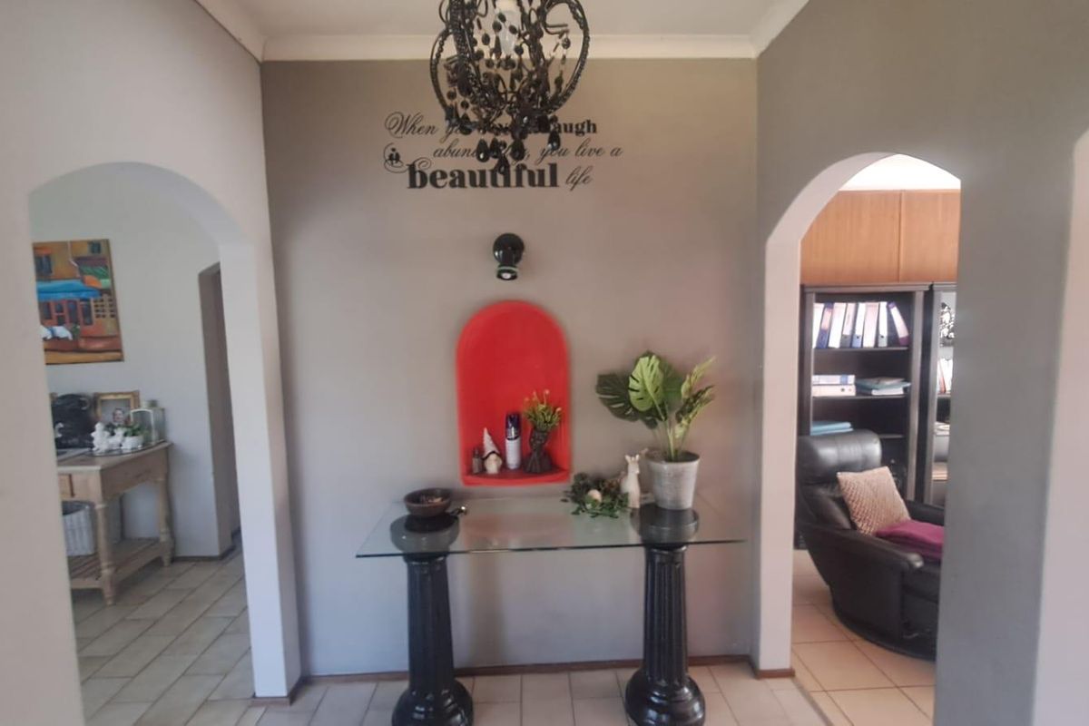 Large 5-Bedroom Home in Wingate Park Area. - Photo 2