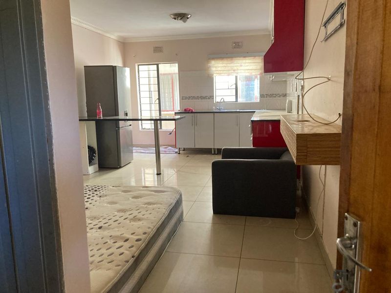 Specious 3 bedroom enquite for sale at Jabulani Sectional - Photo 2