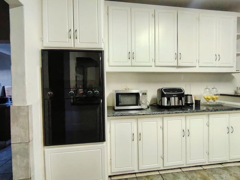 Your Dream Home Awaits in Baysvalley with Bonus Flat - Photo 7