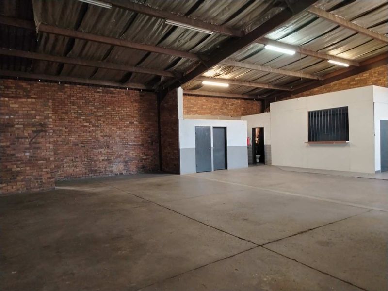 Unlock Potential: 220m2 Commercial Space in Alrode South! - Photo 3