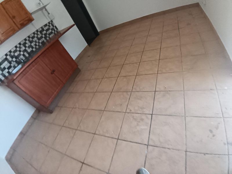 BACHELOR APARTMENT - Photo 6