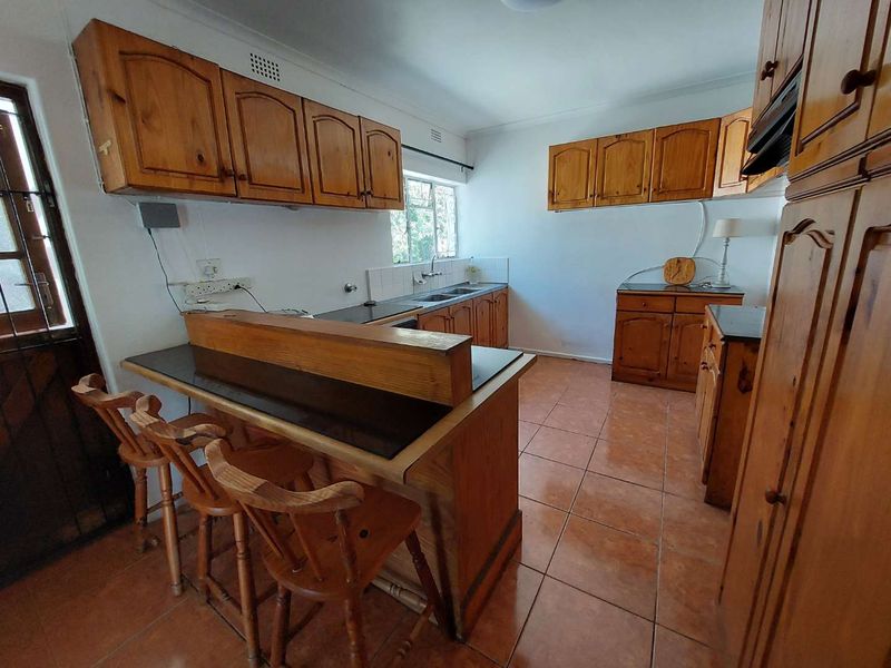 Lovely Family Home Located In Leafy Fairways - Photo 7