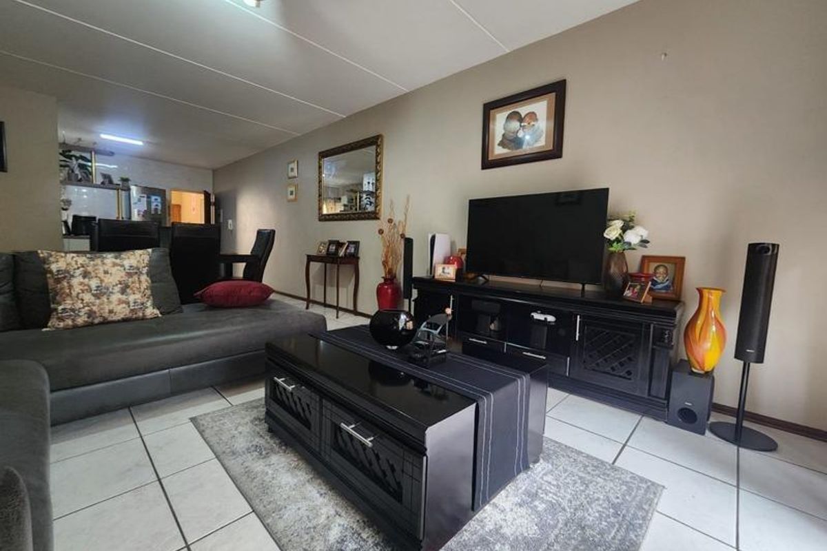 Enjoy effortless downstairs living in this secure, modern sanctuary - Photo 4