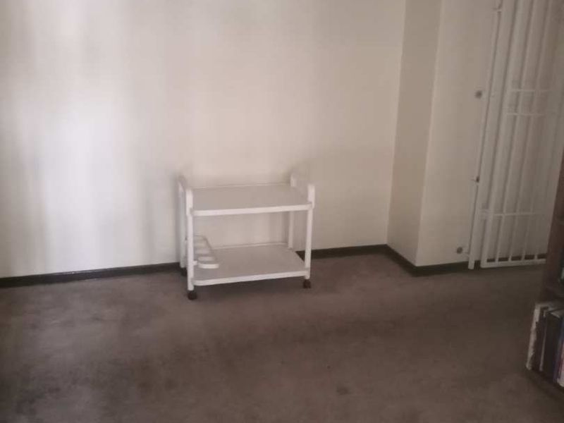 Spacious 3 bedroom House bordering The Hill - Photo 7